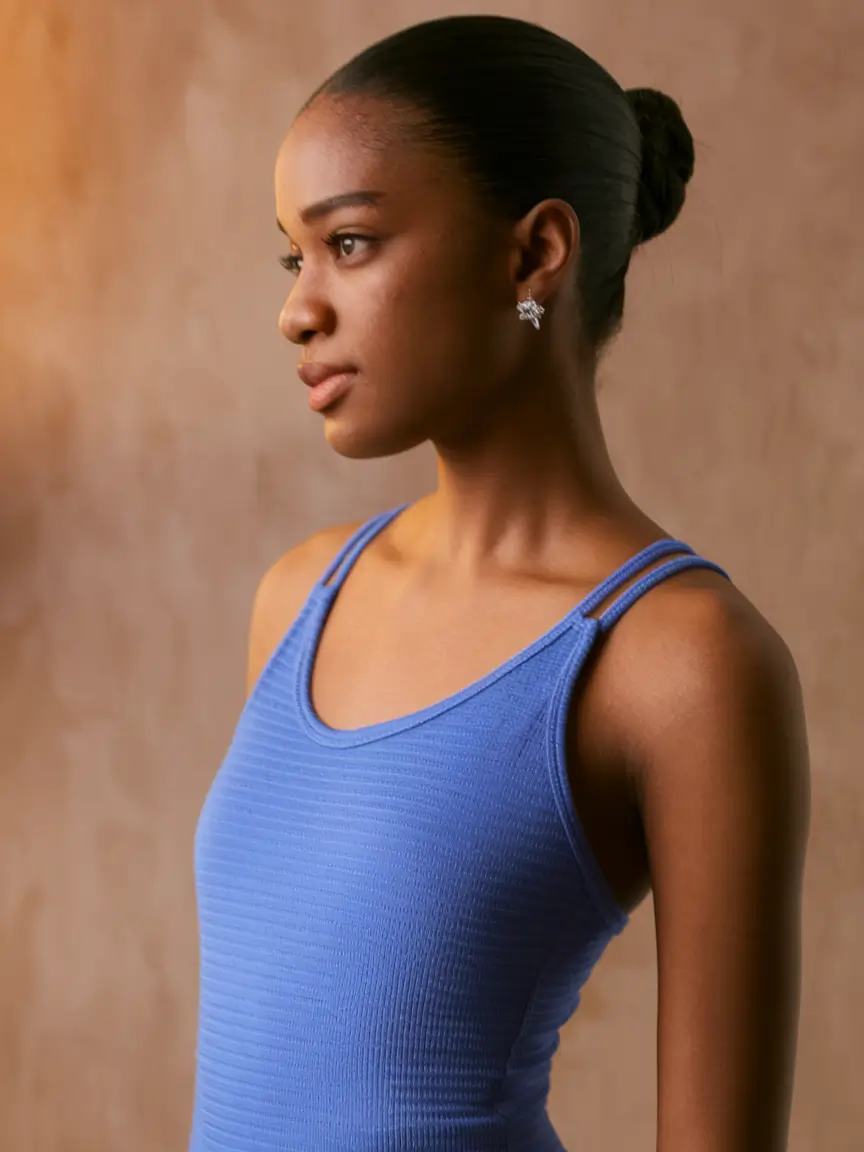 Fresh Swimming Hairstyles for Summer 2025 Classic Slicked-Back Low Knot