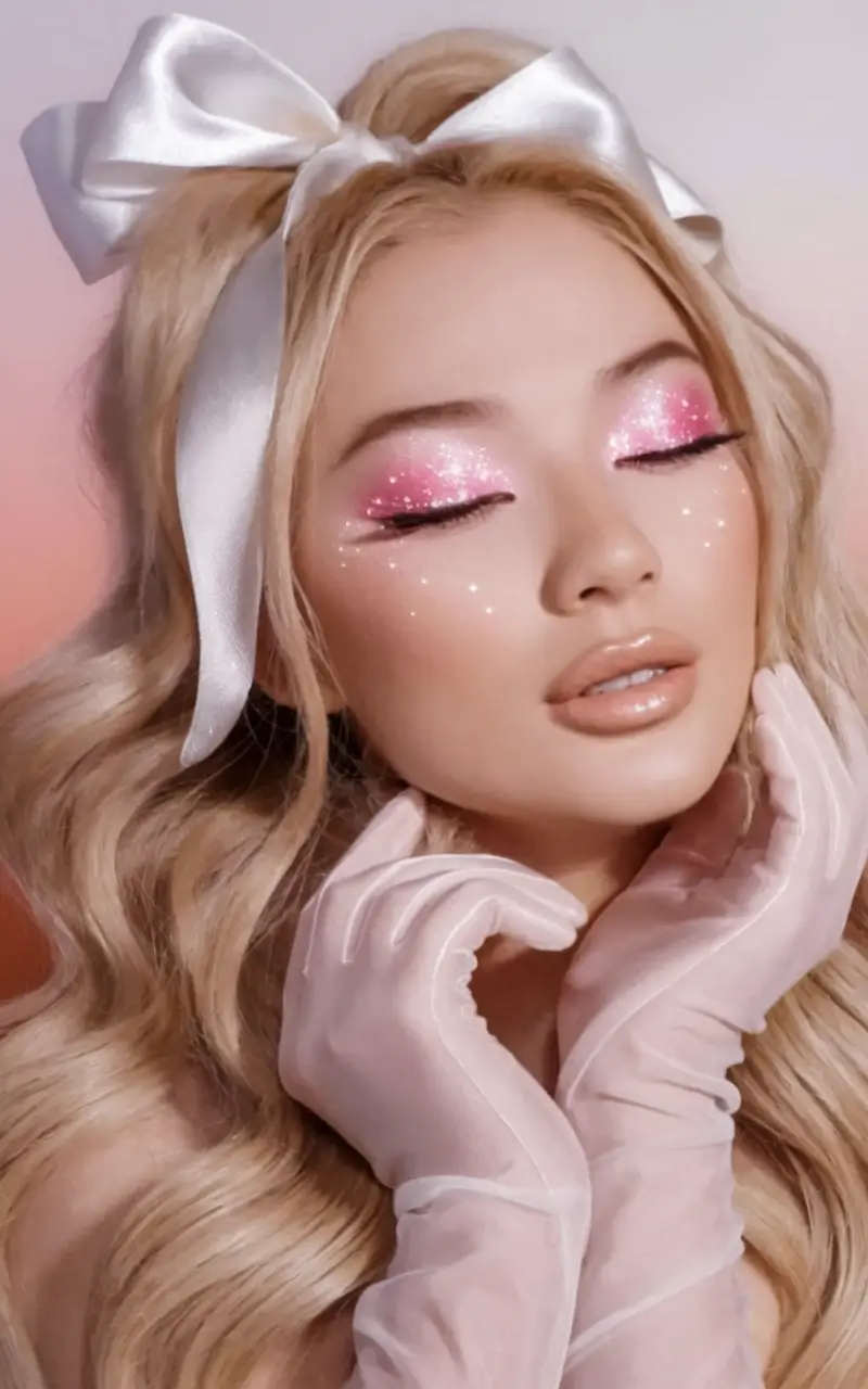 fourth of july hair ideas 2025 Soft Glam Waves and Glitter Lids